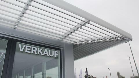 Verkaufspavillon mit Aluminium Lamellen für Sonnenschutz