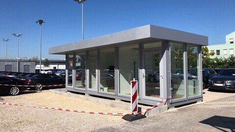 Verkaufscontainer für Gebrauchtwagenplätze