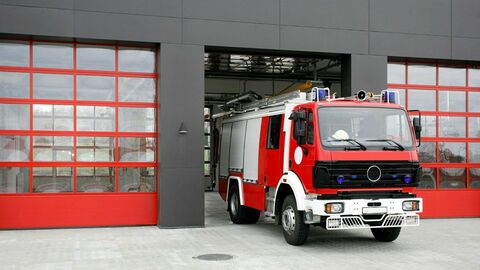 Fahrzeughallen für Feuerwehren günstig bauen in Systembauweise