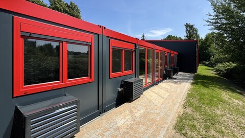 Bürocontainer mit Sanitäranlagen günstig bauen mit Hacobau GmbH