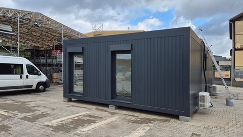 Individuell gestaltete Bürocontainer von Hacobau GmbH