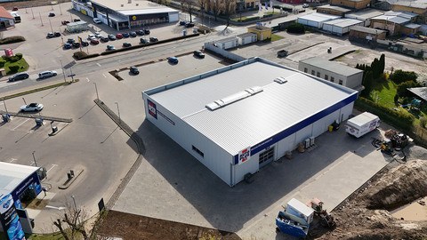 Stahlhallen mit Hacobau GmbH günstig bauen als Systemstahlhalle