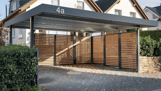 Carport in Holzoptik als Sichtschutz