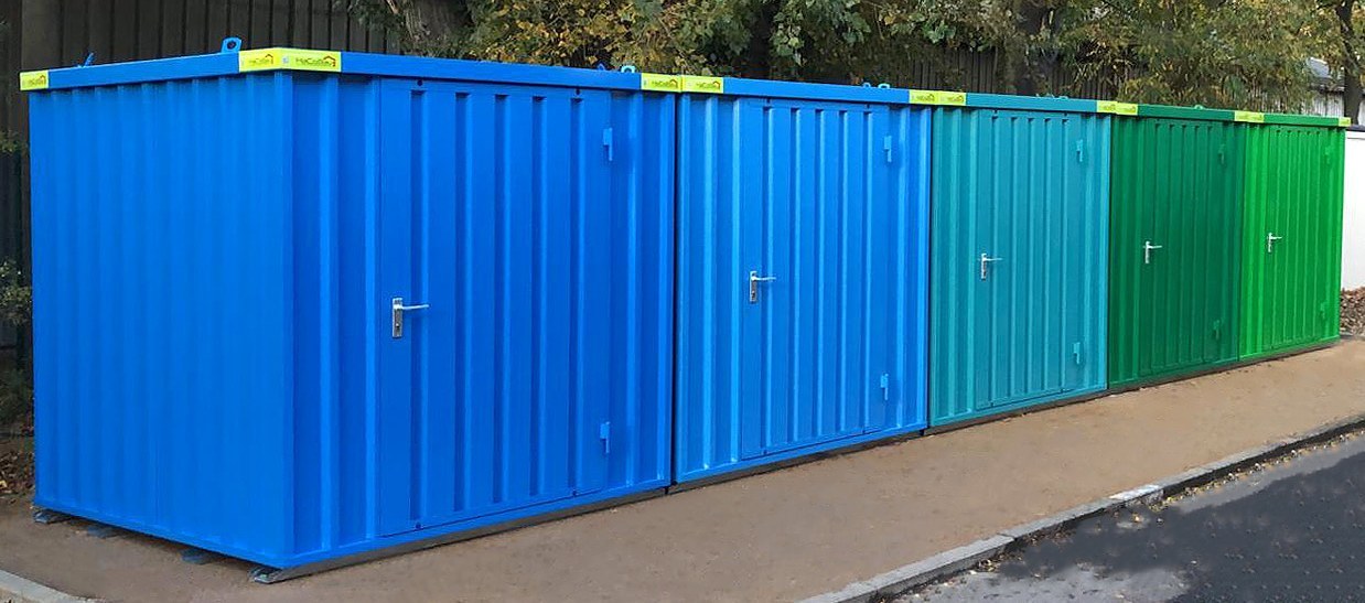 Selfstorageanlage von Hacobau Farbenfrohe Selfstorageanlage mit elektronischem Türschloss