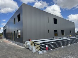 Gewerbehallen mit Hacobau GmbH günstig bauen als Systemstahlhalle