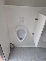 Toilettencontainer von Hacobau GmbH innen