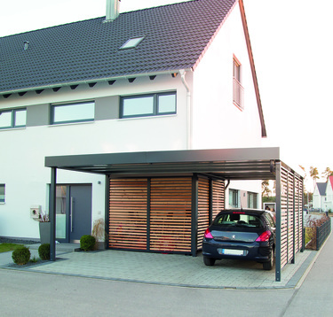 Stahlcarport mit Gerätehaus zur optimalen Lagerung von Geräten