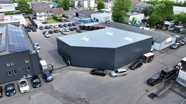 Werkstatthallen bauen mit Hacobau GmbH in günstiger Systembauweise Werkstatthallen bauen mit Hacobau GmbH in günstiger Systembauweise Werkstatthallen bauen mit Hacobau GmbH in günstiger System