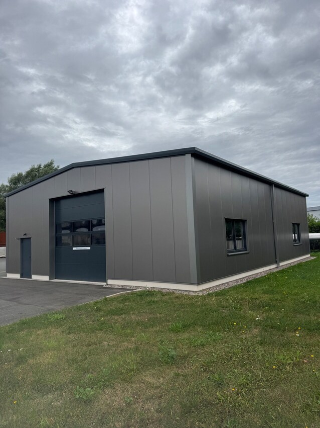 Gewerbehallen mit Hacobau GmbH günstig bauen als Systemstahlhalle